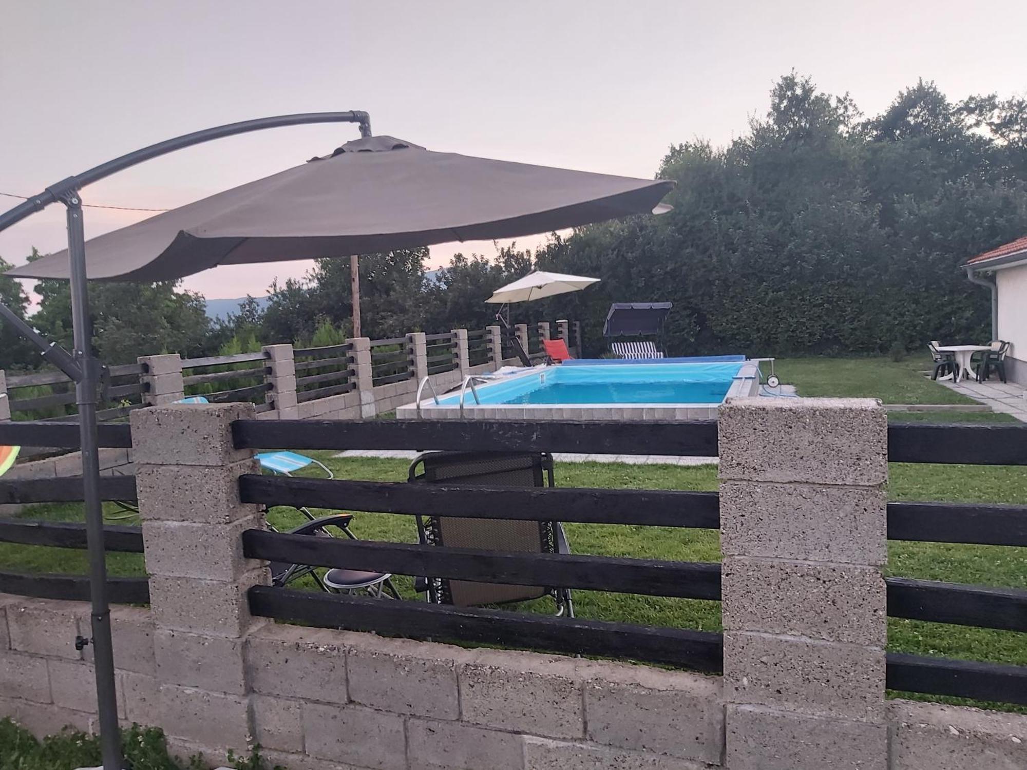 Vila Boba Bor Zlot Стая снимка
