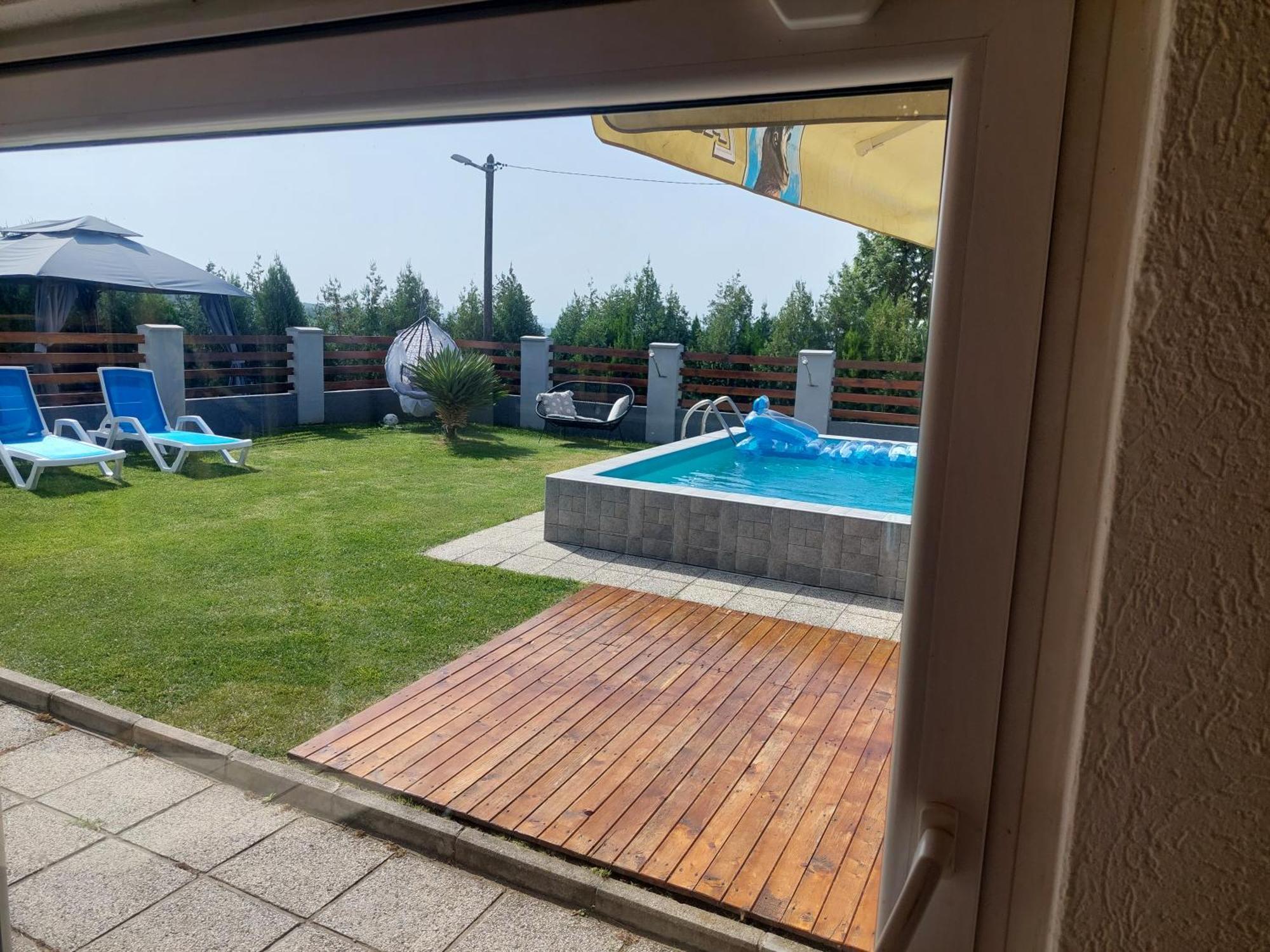 Vila Boba Bor Zlot Стая снимка